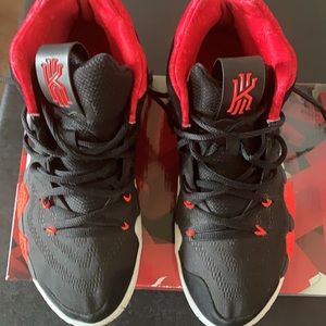 EUC Nike Kyrie 4
